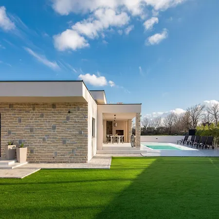 Rose Zadarvillas * Nin