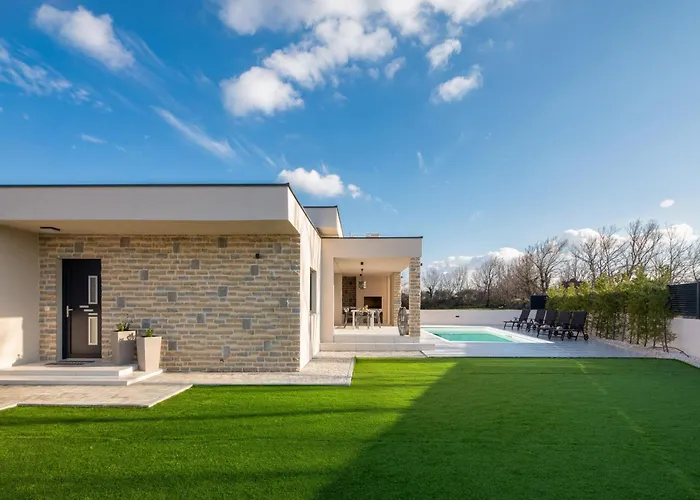 Rose Zadarvillas * Nin