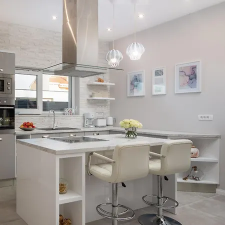 Rose Zadarvillas Nin
