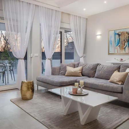 Rose Zadarvillas Nin