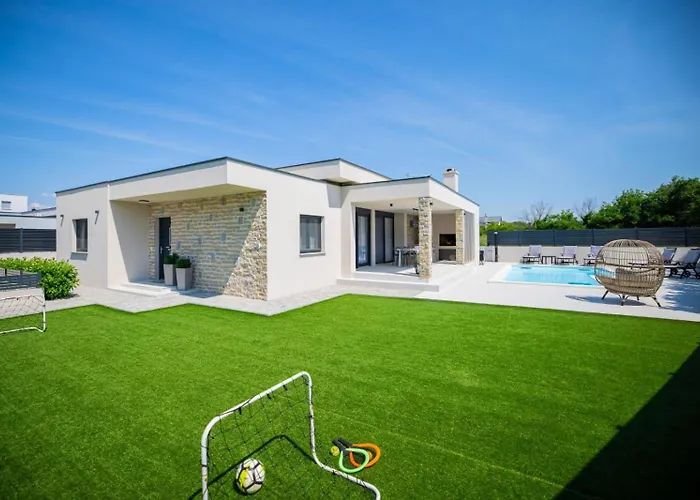 Rose Zadarvillas Nin