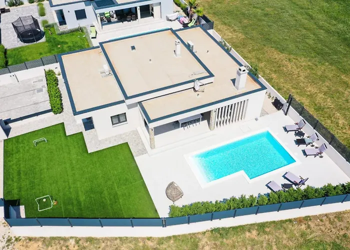 Rose Zadarvillas Nin