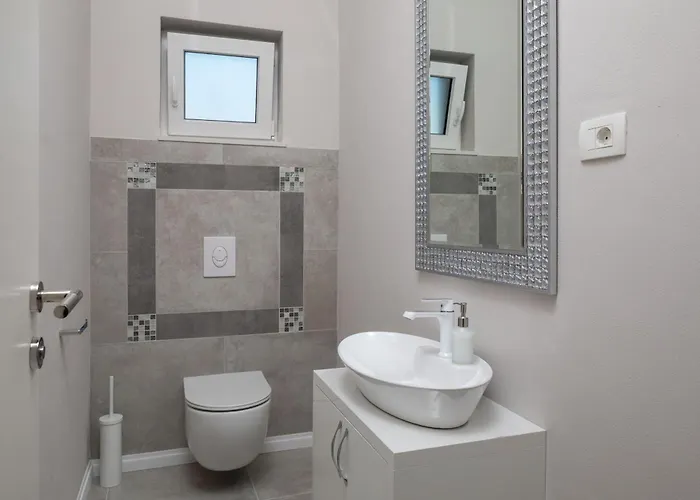 Rose Zadarvillas * Nin