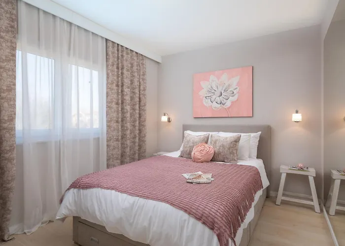 Rose Zadarvillas * Nin