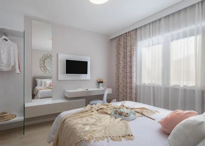 Rose Zadarvillas Nin